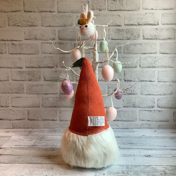 Gardeners Eden Carrot Hat Gnome - Picture 3 of 3